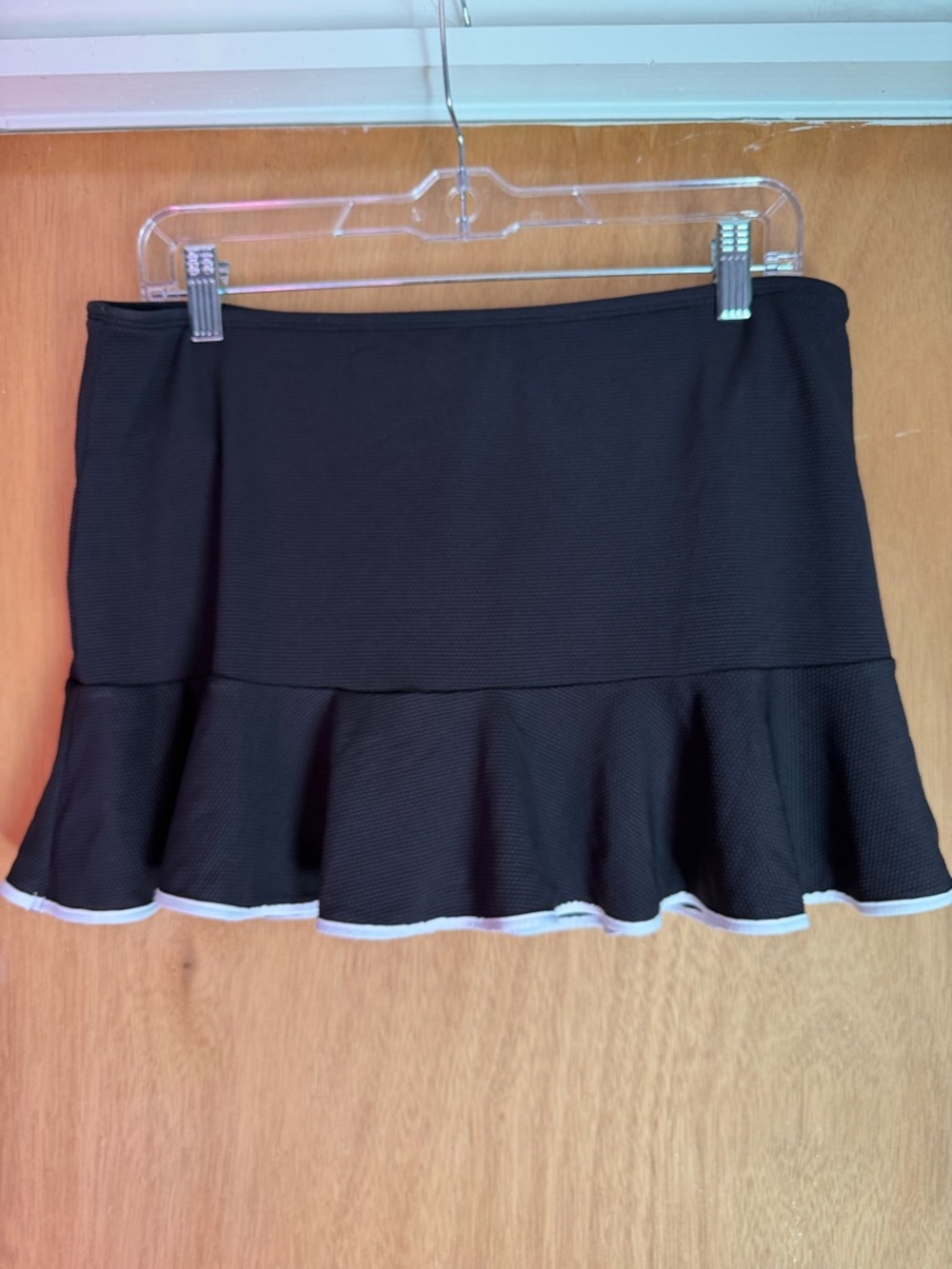 Tommy Bahama Black & White Ruffle Tankini with Skirt - Picture 7 of 9